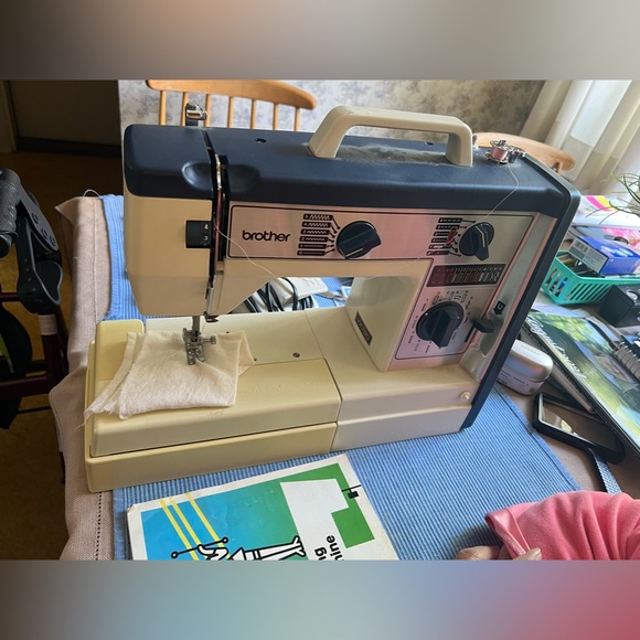 Brother VX780 sewing machine hardly ever used ! - Picture 8 of 9